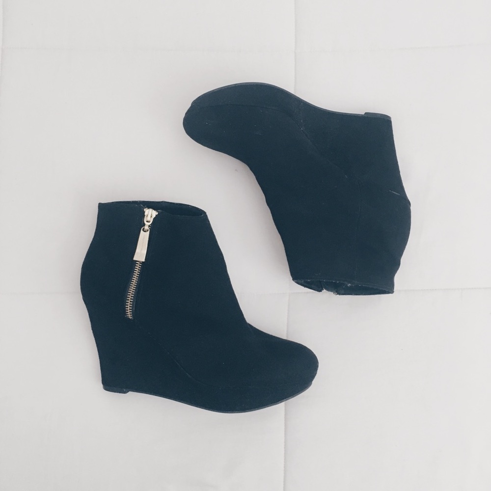 Christian Siriano Black Suede Wedge Bootie 👢